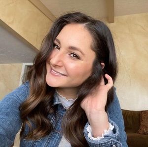 Meet your Posher, Courtney